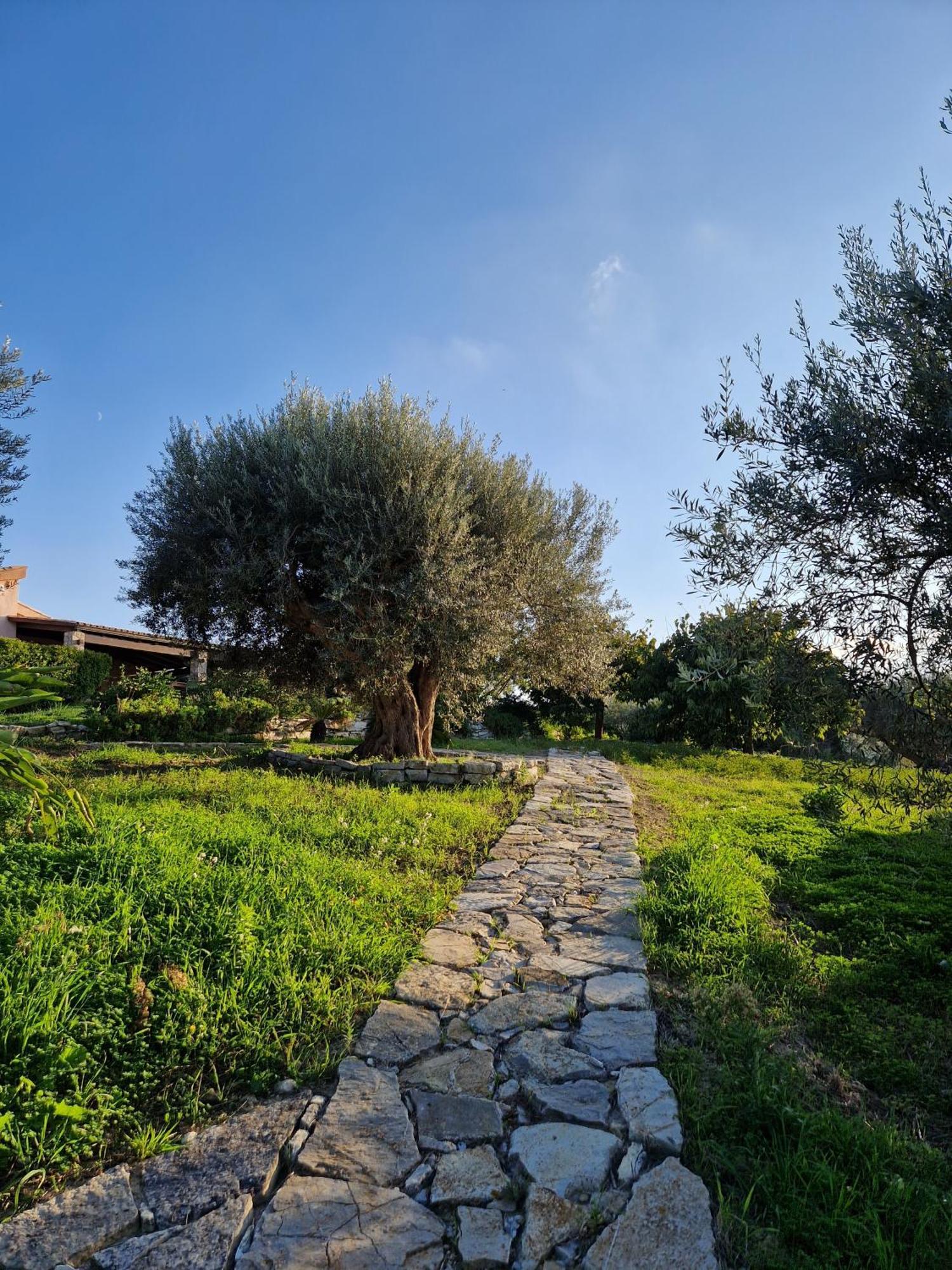 Villa del Carrubo a due passi dal mare di Cefalù Collesano Esterno foto