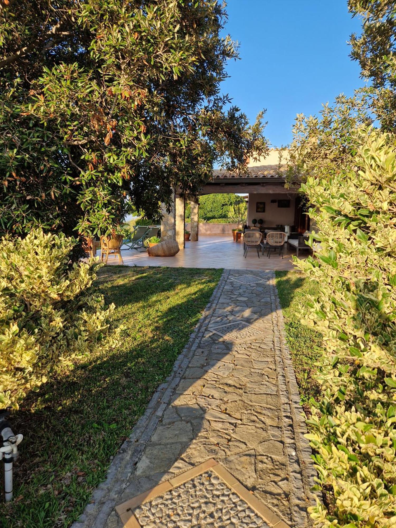 Villa del Carrubo a due passi dal mare di Cefalù Collesano Esterno foto