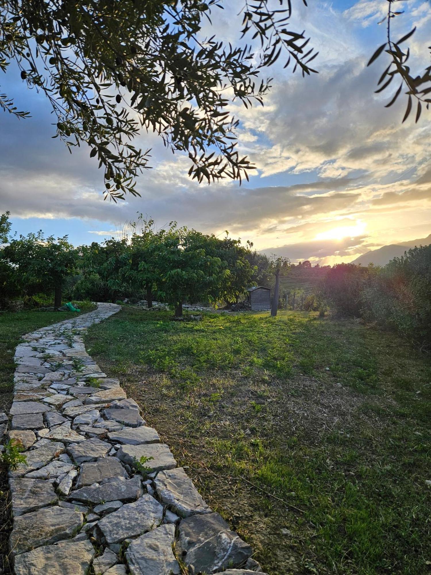 Villa del Carrubo a due passi dal mare di Cefalù Collesano Esterno foto