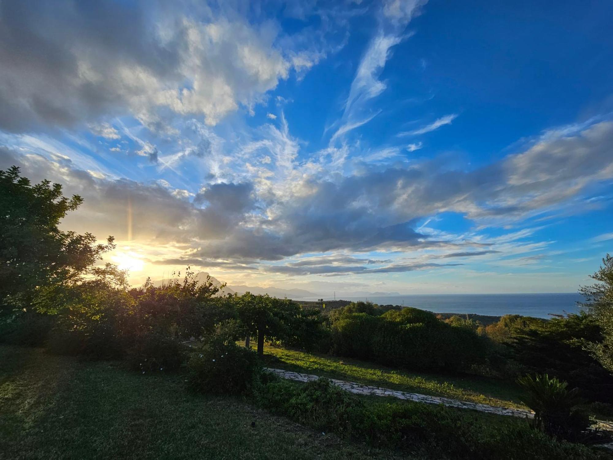 Villa del Carrubo a due passi dal mare di Cefalù Collesano Esterno foto
