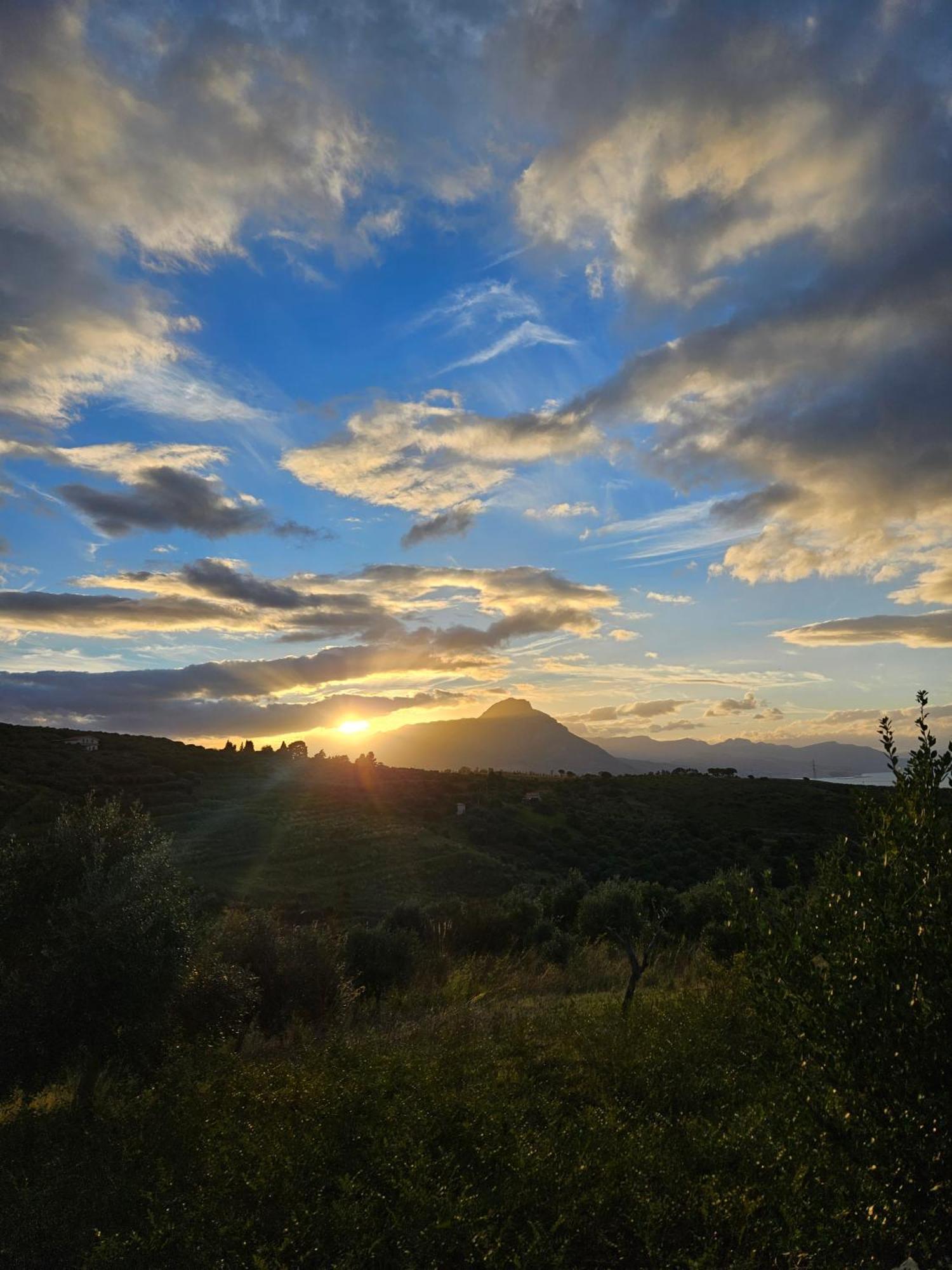 Villa del Carrubo a due passi dal mare di Cefalù Collesano Esterno foto