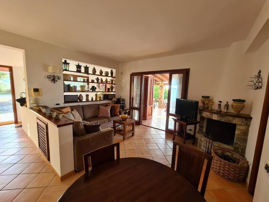Villa del Carrubo a due passi dal mare di Cefalù Collesano Camera foto